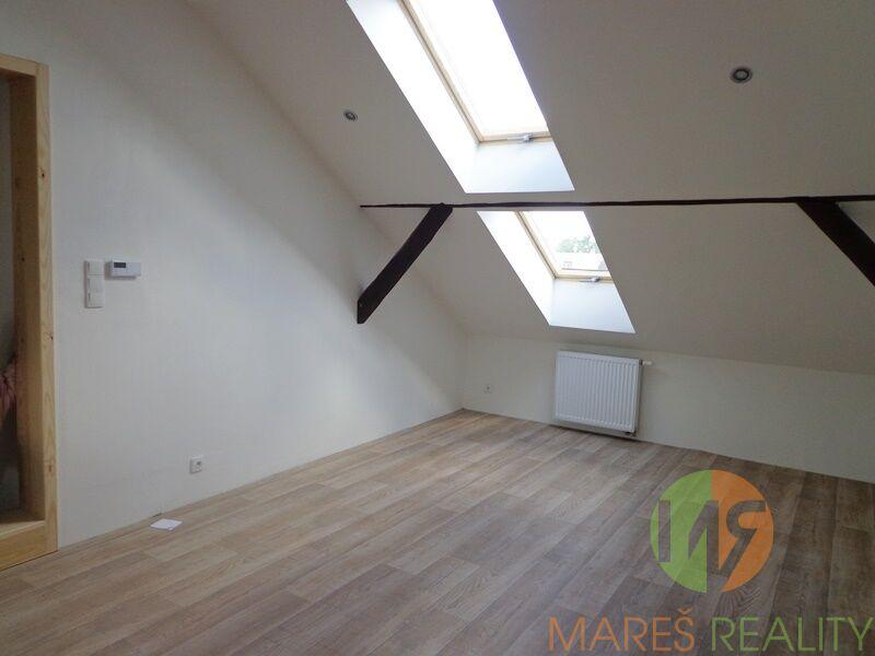 Pronájem podkrovního bytu 2+kk, České Budějovice- Mladé