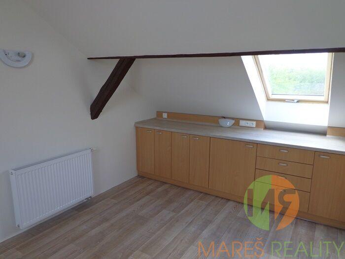 Pronájem podkrovního bytu 2+kk, České Budějovice- Mladé