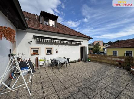 Prodej nájemního domu, 930 m²