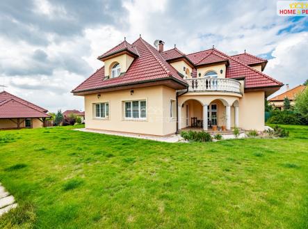 Prodej vily a apartmánu, 350m² s dvougaráží na pozemku 1600m², Divišov, Benešov