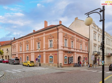 Prodej komerčního objektu, administrativní budova, 748 m²