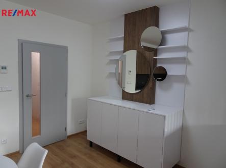 Pronájem bytu, 1+kk, 58 m²