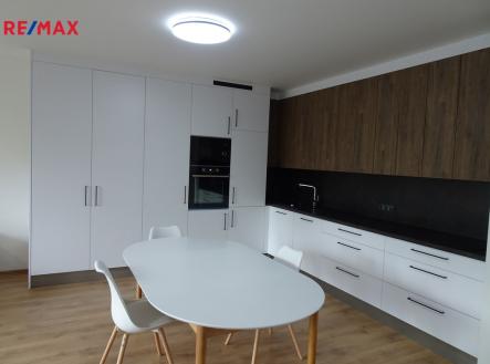 Pronájem bytu, 1+kk, 58 m²