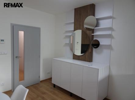 Pronájem bytu, 1+kk, 58 m²