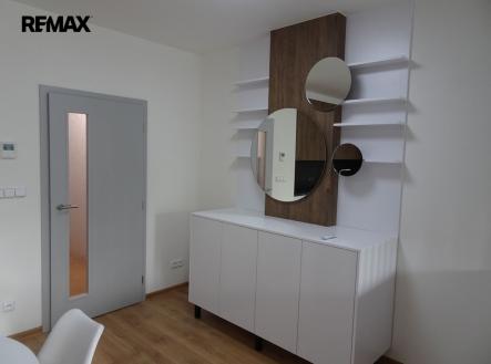 Pronájem bytu, 1+kk, 58 m²