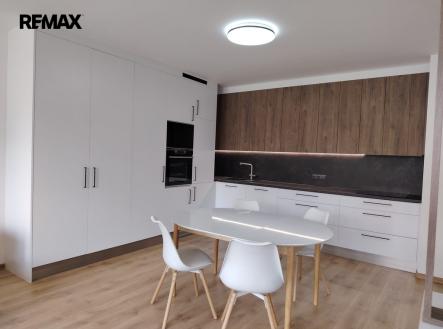 Pronájem bytu, 1+kk, 58 m²