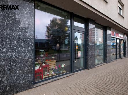 Pronájem obchodní prostory, 82 m²