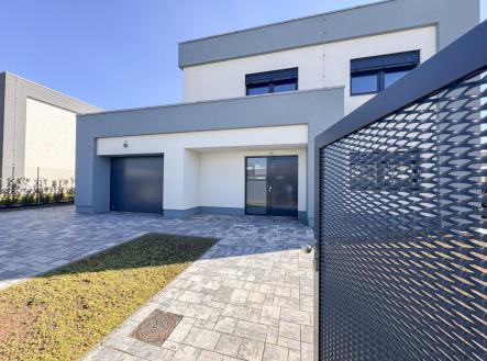 Prodej - dům/vila, 215 m²