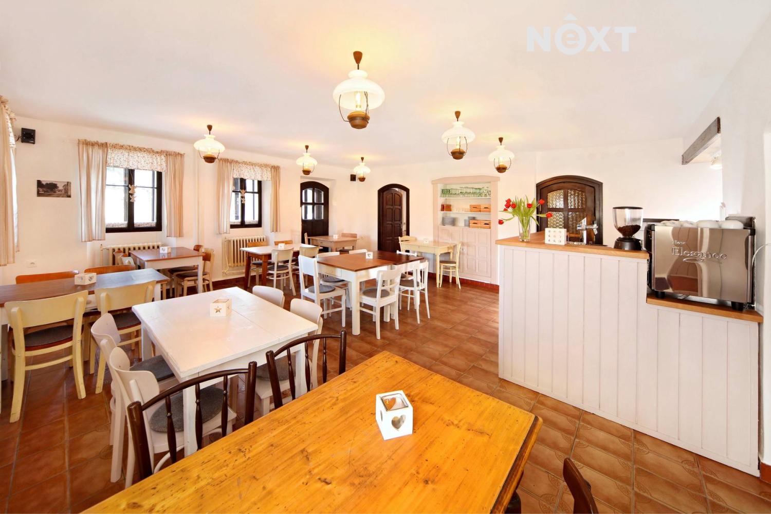 Prodej komerční Restaurace, 230㎡