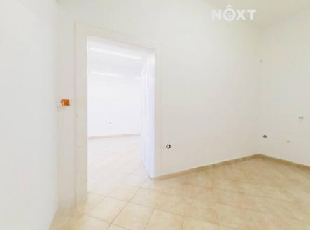 Pronájem komerčního objektu, obchodní centrum, 200 m²