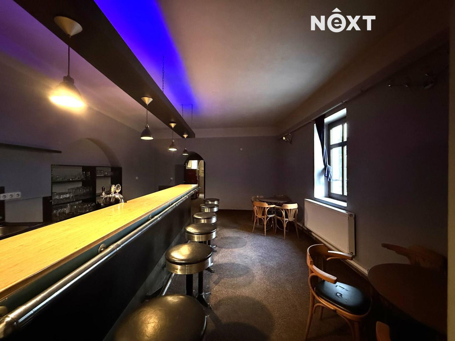 Pronájem komerční Obchodní prostory, 100㎡