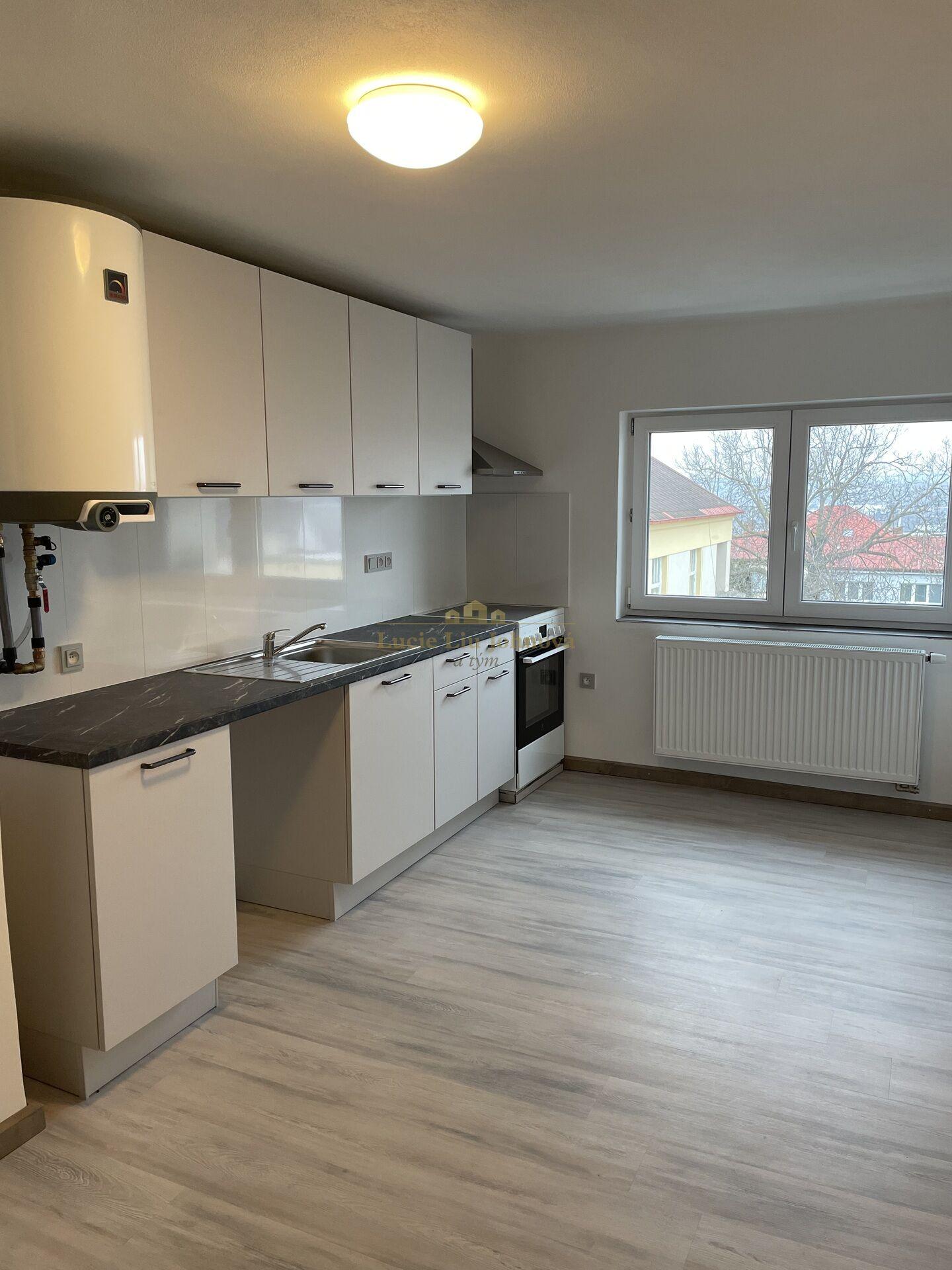 Pronájem jednotky 2+kk, po rekonstrukci, ulice 28. října, Mělník