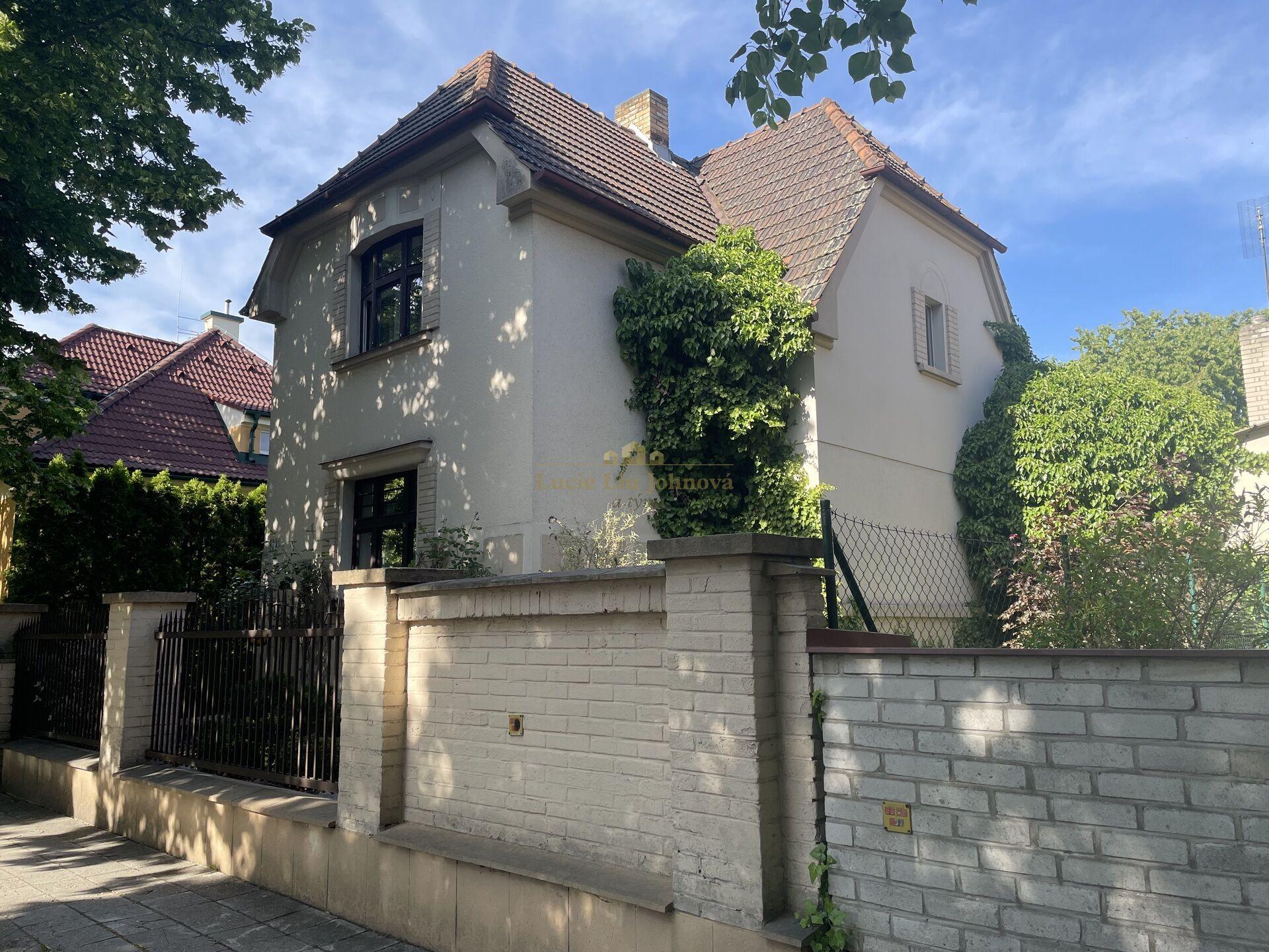 Prodej vily z roku 1924, pozemek 766 m2, garáž, zahrada, Lysá nad Labem