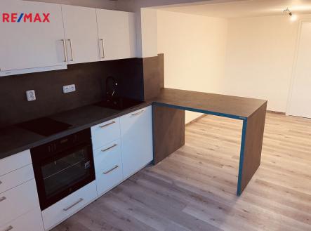 Pronájem bytu, 1+kk, 38 m²