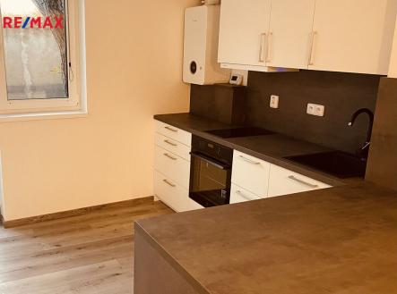 Pronájem bytu, 1+kk, 38 m²