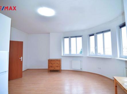 Pronájem bytu, 1+kk, 35 m²