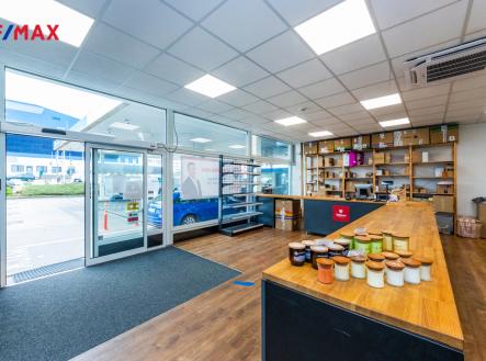 Pronájem - obchodní prostor, 65 m²