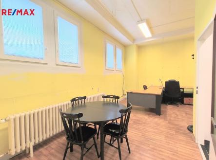 Pronájem kanceláře, 61 m²