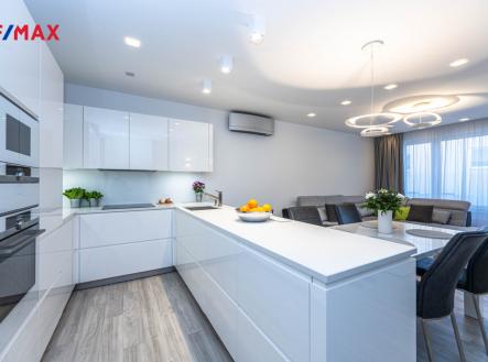 Pronájem bytu, 2+kk, 71 m²