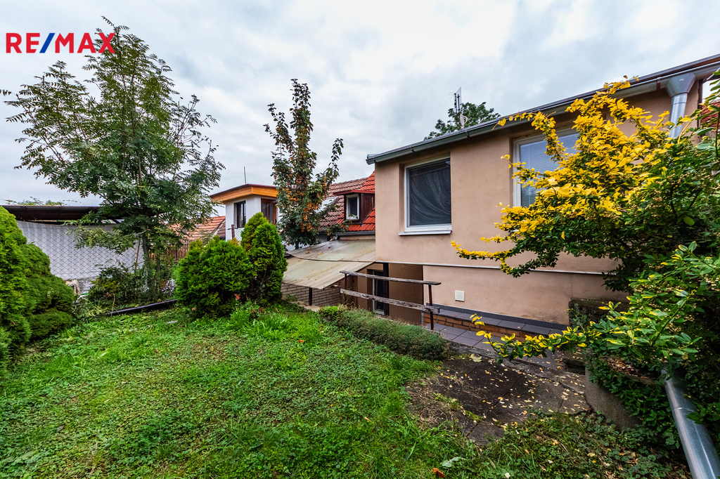 Pohled na dům ze zahrady