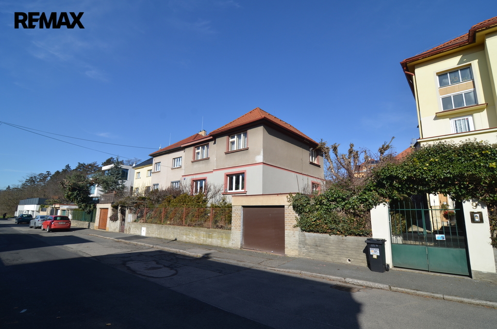 polovina rodinného domu v klidné části Modřan