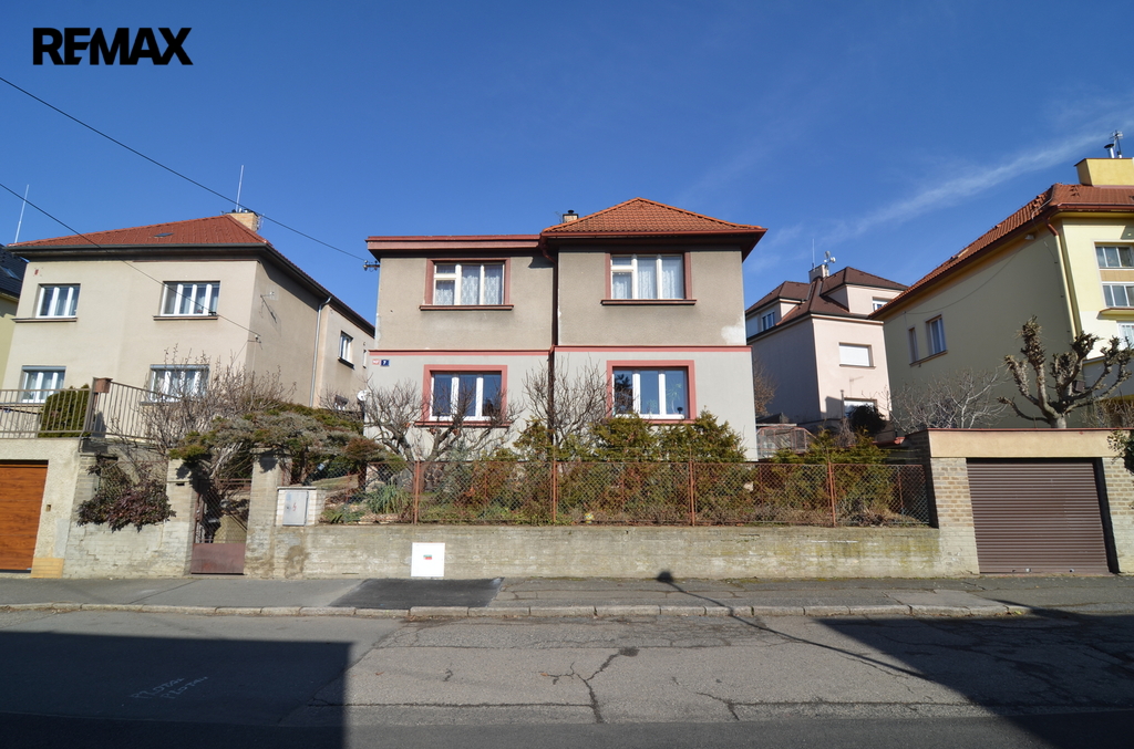 polovina rodinného domu v klidné části Modřan