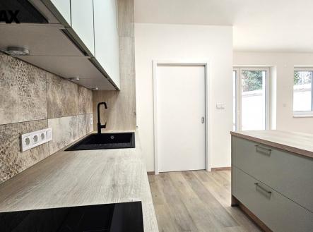 Pronájem bytu, 3+kk, 94 m²