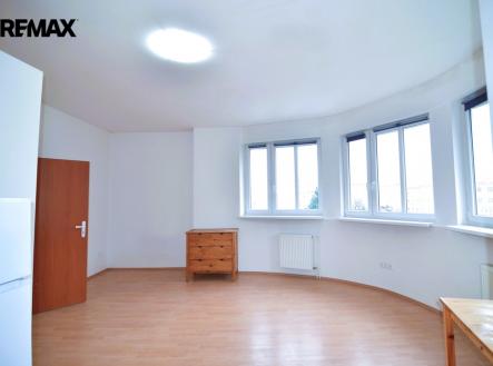 Pronájem bytu, 1+kk, 35 m²