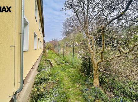 Pohled od zadní části pozemku