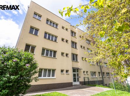 Pronájem bytu, 2+kk, 42 m²