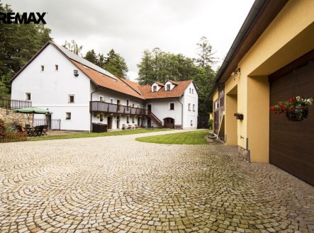 Jedinečné bydlení v rekonstruovaném mlýně v přírodě s možností pronájmu několika bytů na jihu Čech
