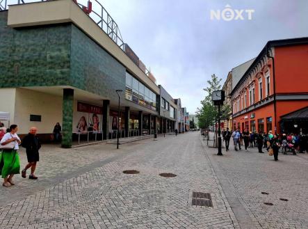 Pronájem komerčního objektu, obchodní centrum, 330 m²