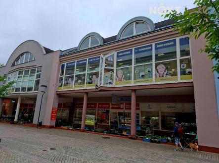 Pronájem komerčního objektu, obchodní centrum, 330 m²