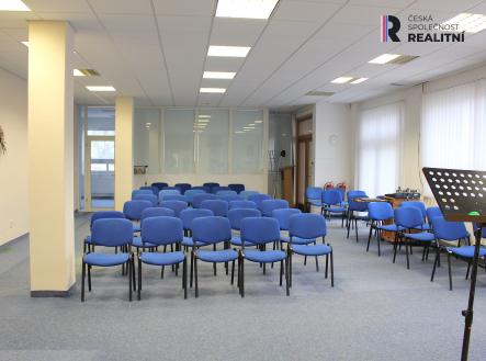 Pronájem kanceláře, 270 m²