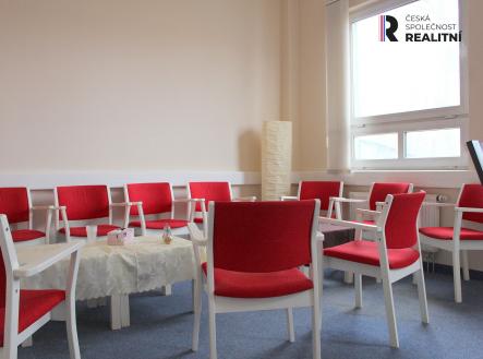 Pronájem kanceláře, 270 m²