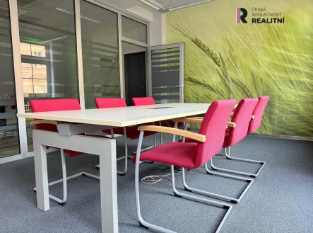 Pronájem kanceláře, 411 m²