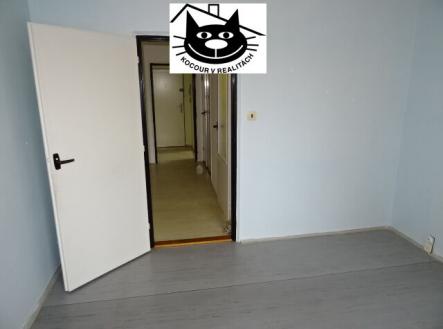 ložnice od okna