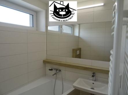 koupelna s vanou, vč. WC