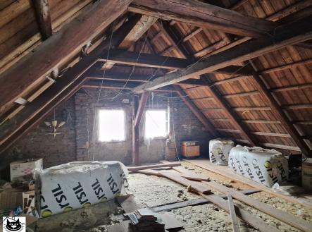 půda, k možné vestavbě