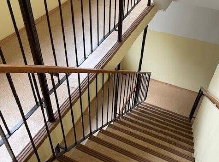 prostorné schodiště