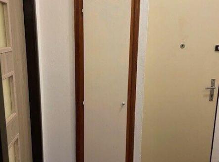 botník v předsíni