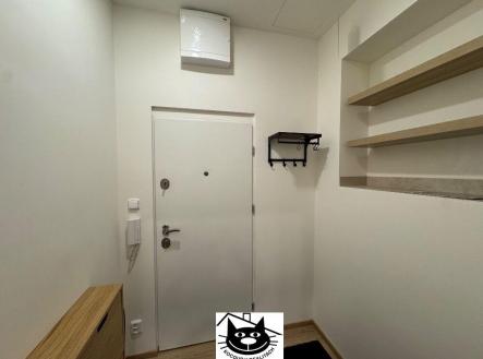 kvalitní vstup.dveře, nový rozvod el.