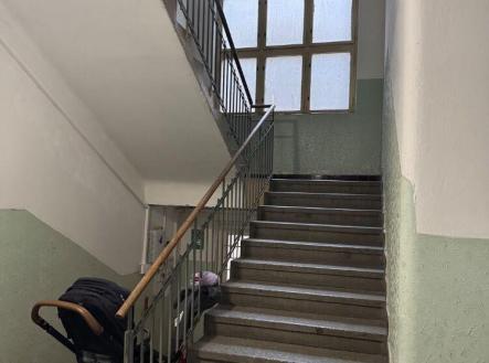 prostorné schodiště