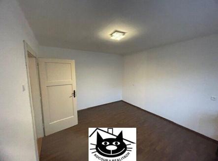 ložnice od okna