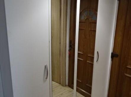 šat. skříň
