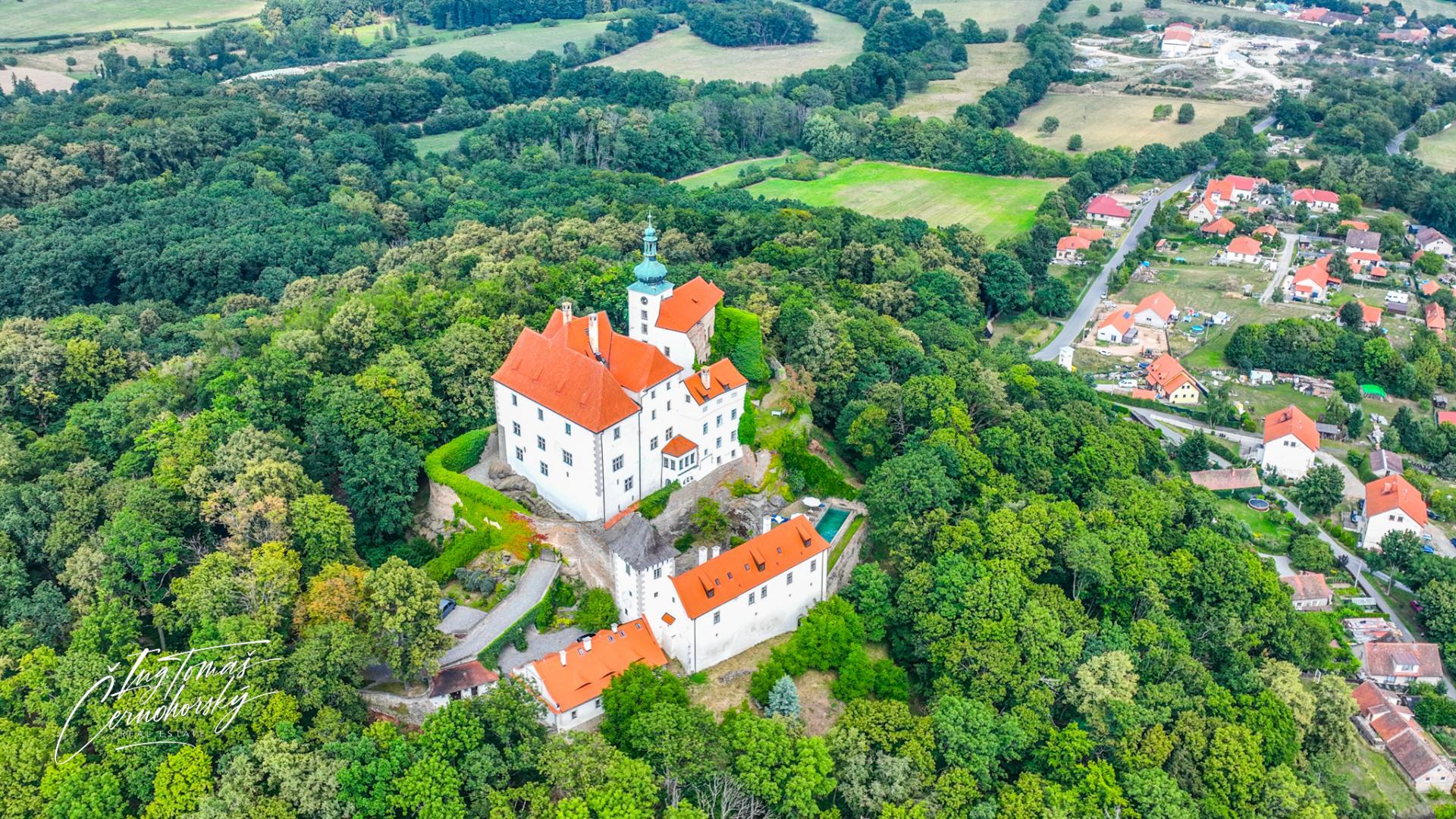 Sequence 01.00_14_54_16.Still032.jpg