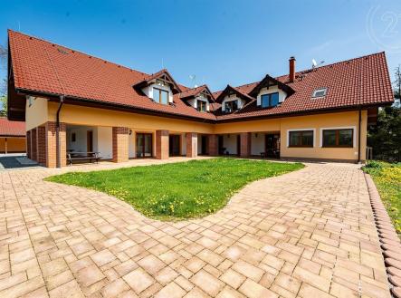 Prodej - dům/vila, 700 m²