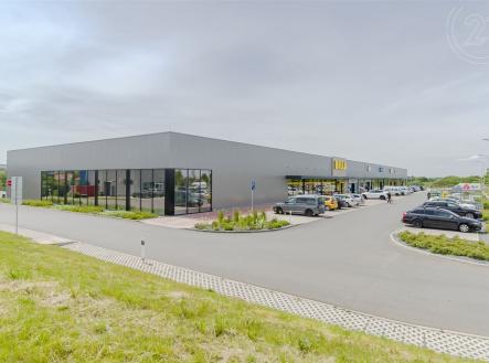 Pronájem - obchodní prostor, 410 m²