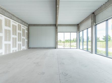 Pronájem - obchodní prostor, 410 m²