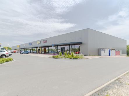 Pronájem - obchodní prostor, 253 m²